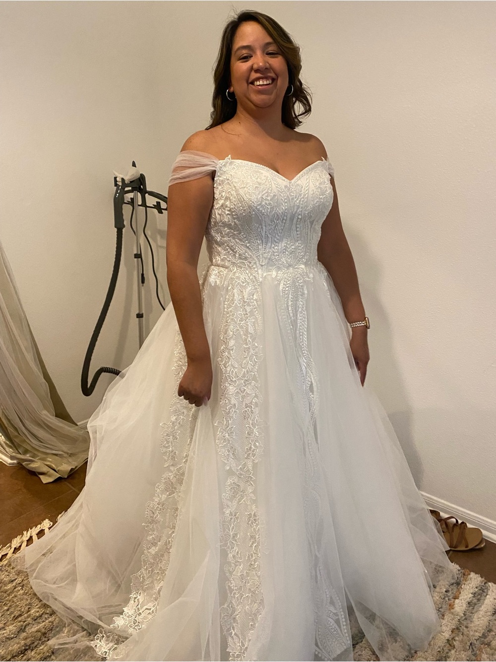 Elegant White Off-Shoulder Lace Wedding Dress - Picture 3 of 5